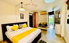 Hotel Hauz Khas Inn Near Hauz Khas Fort And Deer Park